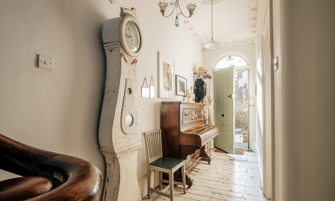 Stockwell Casa | For Art Lovers & Creatives. Tall Georgian townhouse, close to Tate Gallery.