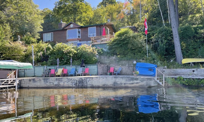 Greater Madawaska Casa | For Rent-Waterfront Home in Nettleton Bay on beautiful Calabogie Lake