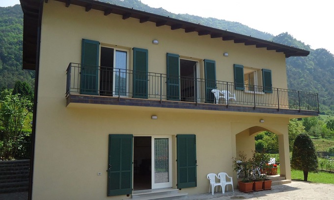 Crone Casa | Para las vacaciones con la familia, amigos o grandes abuelos, a sólo 500 metros del lago