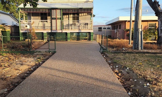 South Townsville Casa | 1 Bedroom Shack city fringe location close to city/port/strand