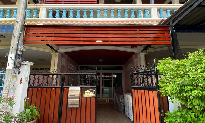 Bang Kho Casa | For3-7guests private 3storey townhouse near The Mall Thapra Department Store