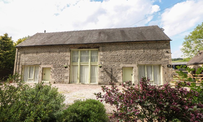 Cauldon Low Cabaña | FORD COACH HOUSE COTTAGE, pet friendly, with open fire in Leek
