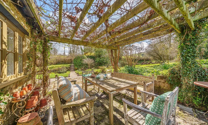 North Perrott Cabaña | Ford Cottage - sleeps 4 guests in 3 bedrooms