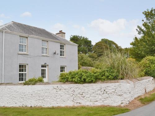 Pembroke Casa | Ford Farmhouse