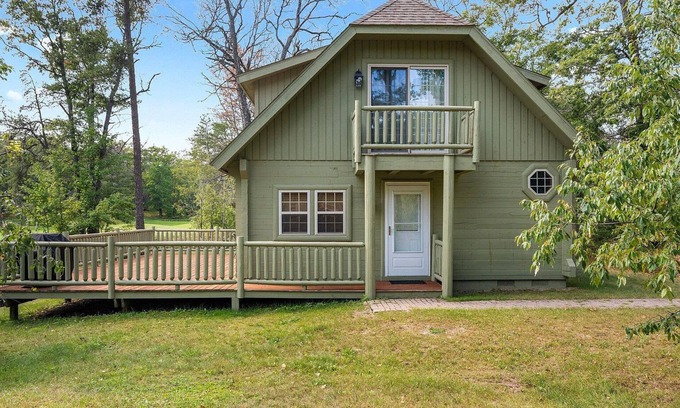 Lewiston Cabaña | Fore Seasons Cottage: Your Summer Retreat for Golf and Outdoor Adventure