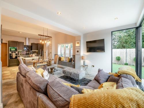 Cottingham Casa | Foreman's Cottage