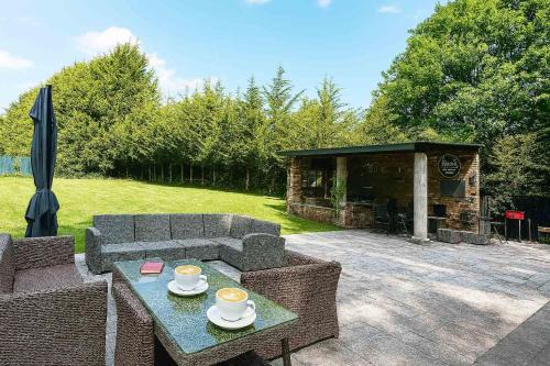 London Borough of Bromley Apartamento | Forest 2BR Apt gated free Parking 2 acres Garden