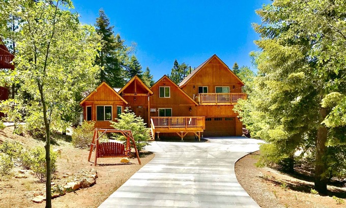 Big Bear Lake Cabina | Ángel del bosque: ¡cerca de la Cumbre de nieve, senderos para caminatas y pueblo! ¡Wifi! Barbacoa de gas!