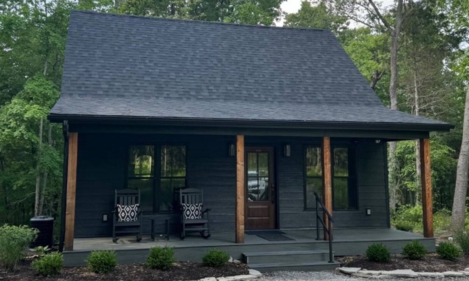 Carbondale Cabina | Hot Tub | Cabin in 35 Acre Forest | SIUC < 10 min.