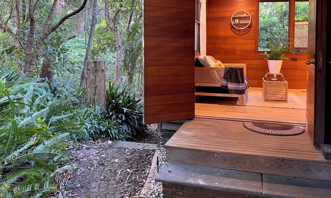 Mount Pleasant Cabina | Forest Cottage- Close to City Centre and Beaches
