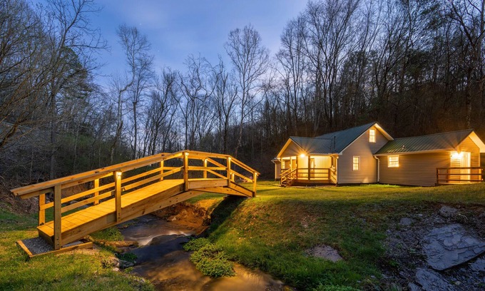 Bloomingdale Casa | Forest Creek Retreat - King Suite - Sleeps 9 - Free Coffee