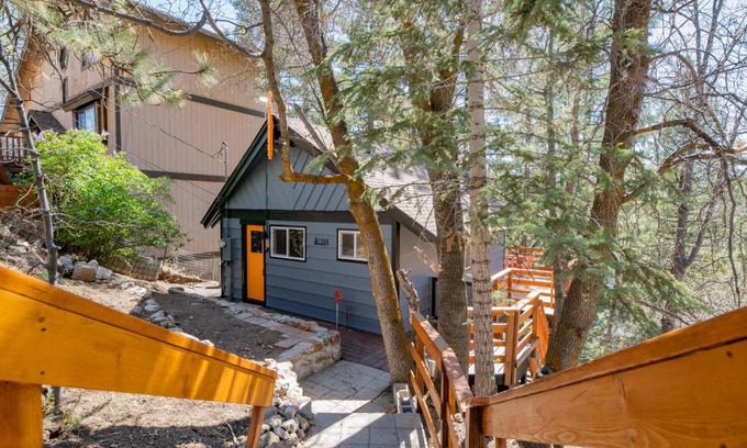 Fawnskin Casa | Forest Escape - Situated on the quiet side of the lake, nicely decorated contemporary cabin!