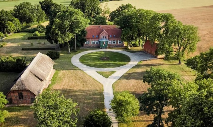 Platschow Casa | Exclusive forester's lodge in a secluded location with park