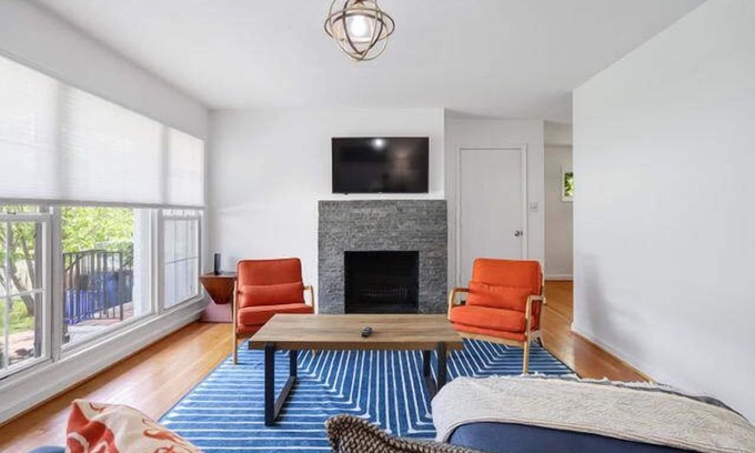 Silver Spring Casa | Forest Glen Silver Spring Gem - Parking