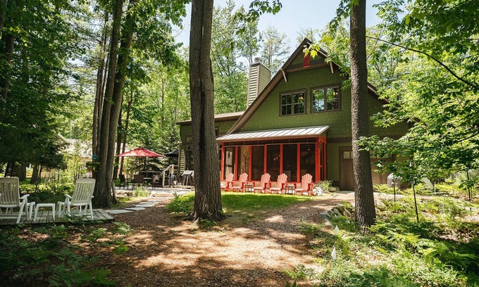 Williamsburg Cabaña | Forest Haven - A Spectacular Cottage Home on Antrim's Chain of Lakes
