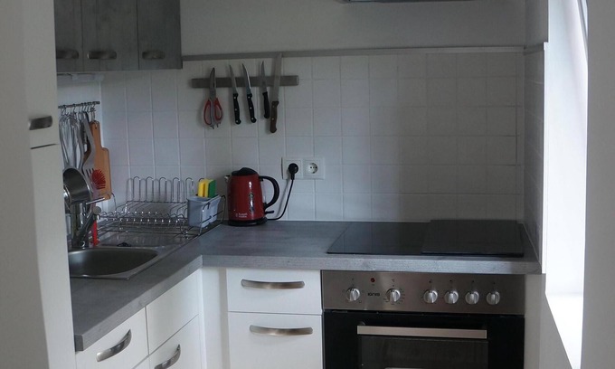 Kleinmachnow Cabaña | hogar en el bosque con una sauna y una terraza privada