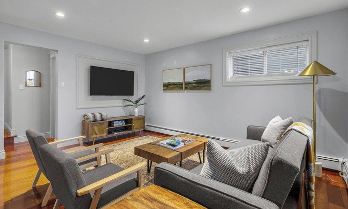 Quidi Vidi Apartamento | Forest House 1 Bdrm | QV Lake View | Parking