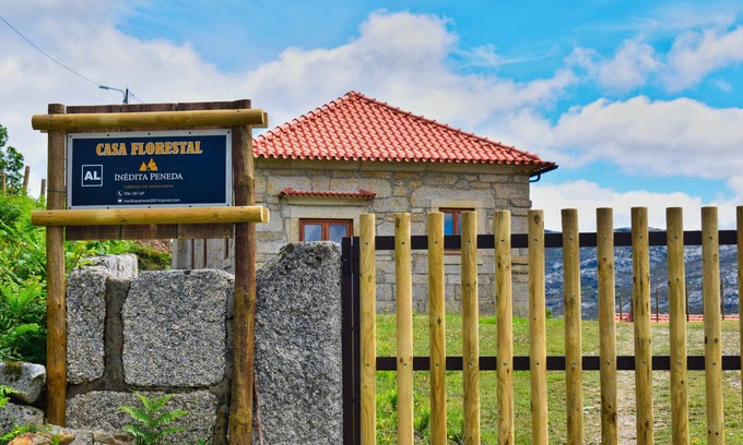 Arcos de Valdevez Cabaña | "Forest House" in Branda da Bouça dos Homens