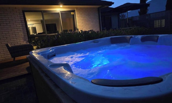 Lynmore Casa | Forest Lake Luxury | Spa Pool, Ride to the Forest