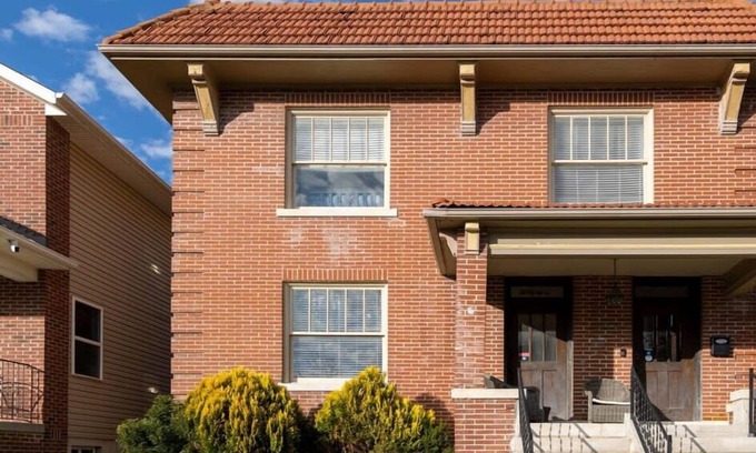St. Louis Casa | Forest Park 4BR/3BA | 1st Fl Master / ABODEbucks