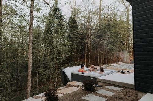 La Conception Casa | Forest Refuge - Fire - HotTub - Tremblant 15 min