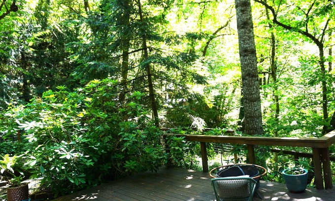 Western Casa | Forest Retreat in Eugene – Stylish Home w/ Hot Tub, Chef's Kitchen & Trails
