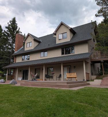 Calgary Casa | Forest Retreat Near Calgary