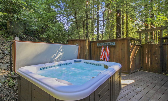 Cazadero Cabina | Modern Zen ~ Private, Redwoods, Hot Tub, Serene! Se admiten perros, pacífico!