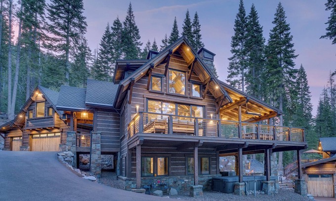 Homewood Casa | Forest Retreat W/ Spa, Sauna, Pier Access (Cherry Lodge)