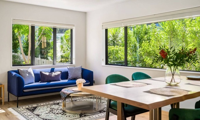 Greenhithe Apartamento | Forest View Apartment with Parking and Garden