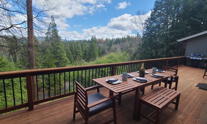 Glencoe Casa | Forest View Cabin: 4 Bedroom, Family/Pet-Friendly, w/Heat & AC, King bed, Hiking
