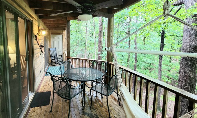 Mount Ida Condominio | Forest view, log-sided two bedroom, two bath condo on Lake Ouachita. 2 Condo by RedAwning