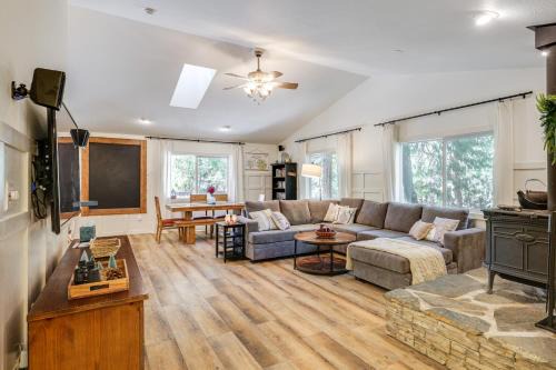 Sonora Casa | Forest-View Retreat Grill and Fireplace in Sonora