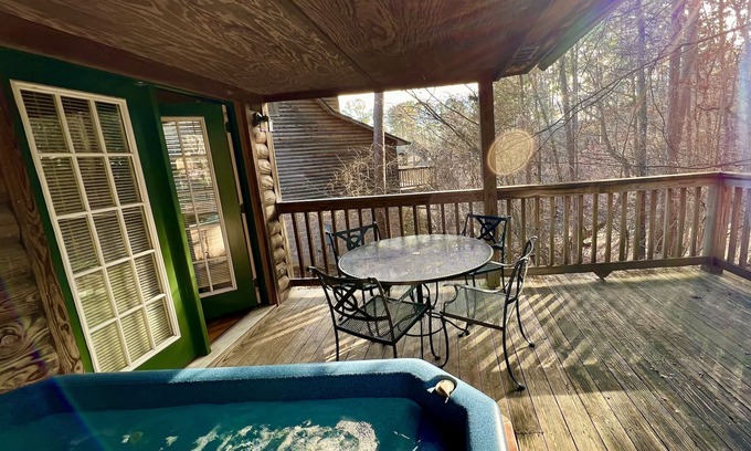 Mount Ida Cabaña | Forest View two bedroom, two bath Harbor North luxury loft cottage with private hot tub o Lake on Ouachita. by RedAwning