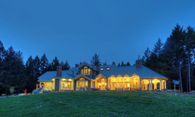 Cazadero Casa | Forest Villa: Off-Grid Luxury on 730 Acres of Western Sonoma’s Natural Beauty