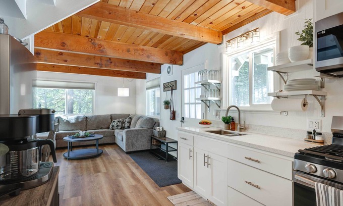 Cold Springs Cabina | Forested Cold Springs Cabin w/ Wood-Burning Stove!