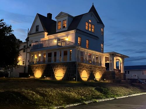 Winthrop Casa | Forever Green Manor - 6 bedroom - Stunning Ocean Views