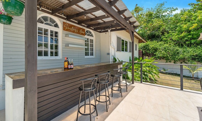 Runaway Bay Villa | 🏝️ Forever Summer | Gorgeous 4BDR Villa w/ Pool - Panoramic Views