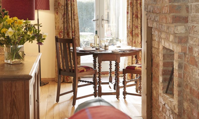 Skirpenbeck Cabaña | Forge Croft is a gorgeous little cottage with period features