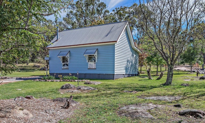 Diamondvale Cabaña | Forget Me Not Cottage @ Diamondvale Estate, perfect for couples with fireplace