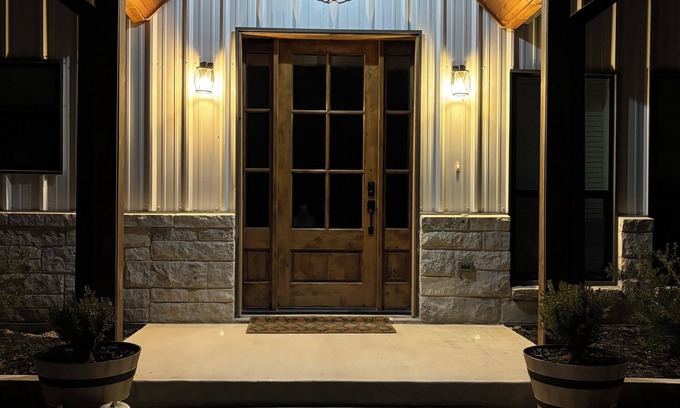 Izoro Casa | Forget your worries in this spacious and serene space.