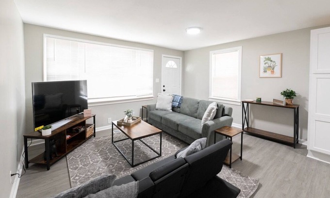 Rossville Casa | Forget your worries in this spacious and serene space