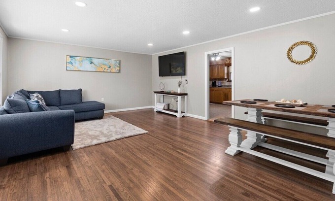 Lupton City Casa | Forget your worries in this spacious and serene space