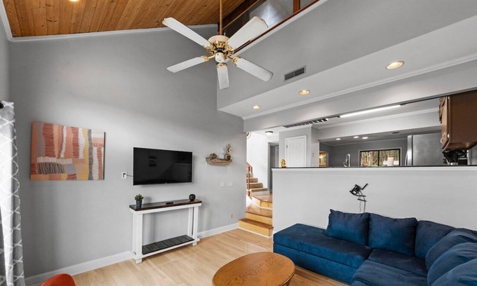 Lupton City Casa | Forget your worries in this spacious and serene space