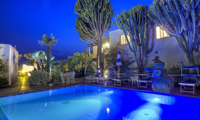 Succhivo Cama Y Desayuno | Forio- Ischia With a Breathtaking View of Citara for 6 in Communicating Rooms