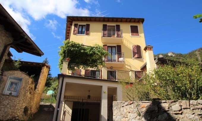 Liano-Formaga Apartamento | Formaga by Interhome