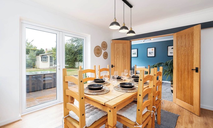 Formby Casa | Formby Coastal Retreat – 3-Bed Home Near Beach, Golf & Red Squirrel Reserve