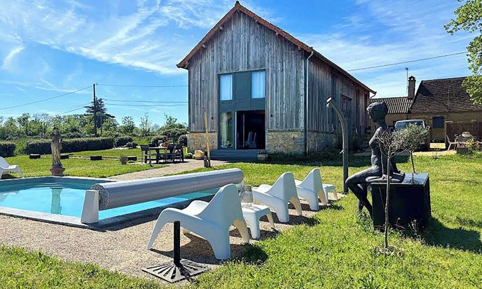 Coux-et-Bigaroque-Mouzens Casa | Former tobacco barn renovated as a loft, with heated pool and enclosed garden