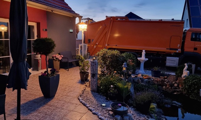 Gunzenhausen Apartamento | Former farm. Due to bad experiences, we no longer accept animals.