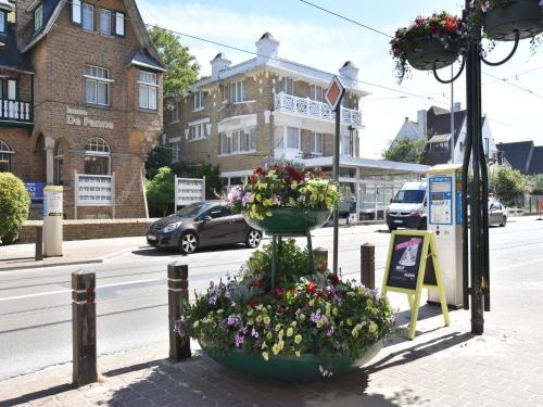 De Panne Casa | Former hotel in the centre and at 50 metres from the beach in Panne